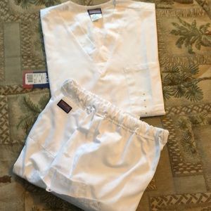 💥💥💥SCRUBS WHITE; TOP IS NWT💥💥